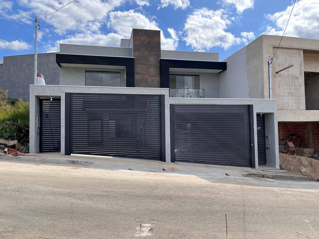 #677 - Casa para Venda em Santana do Paraíso - MG