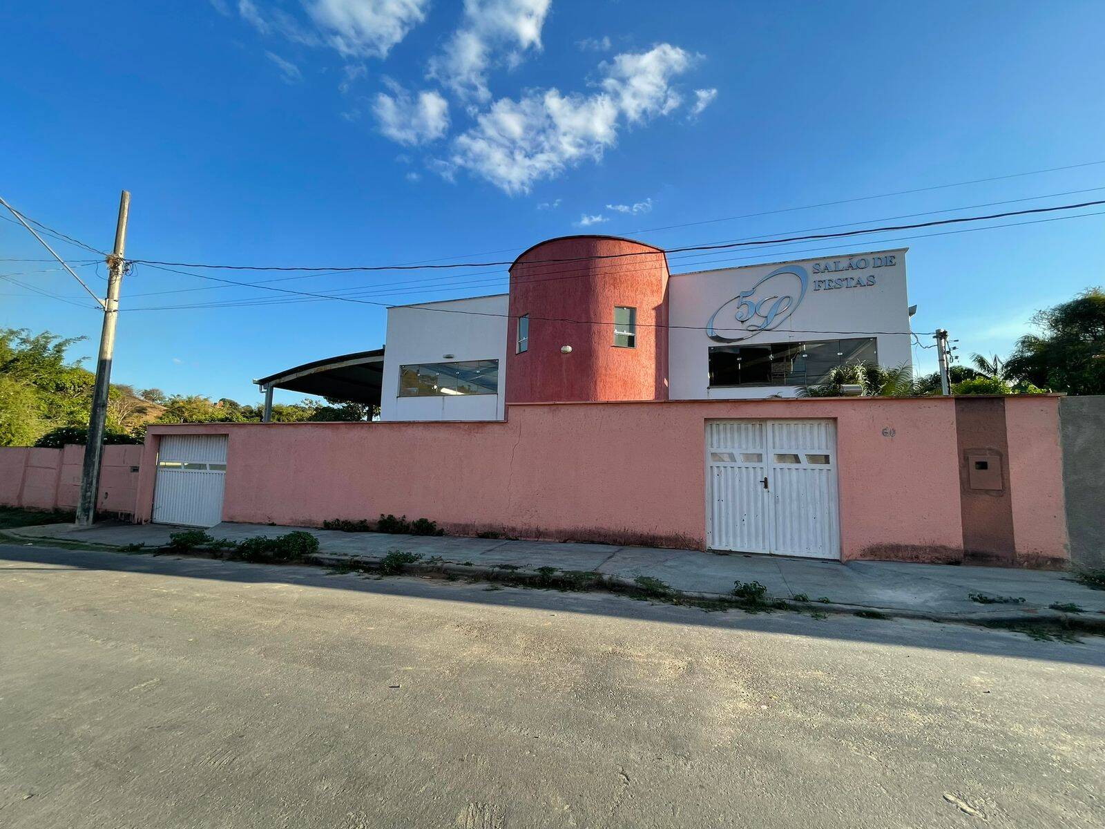 #941 - Salão Comercial para Venda em Coronel Fabriciano - MG