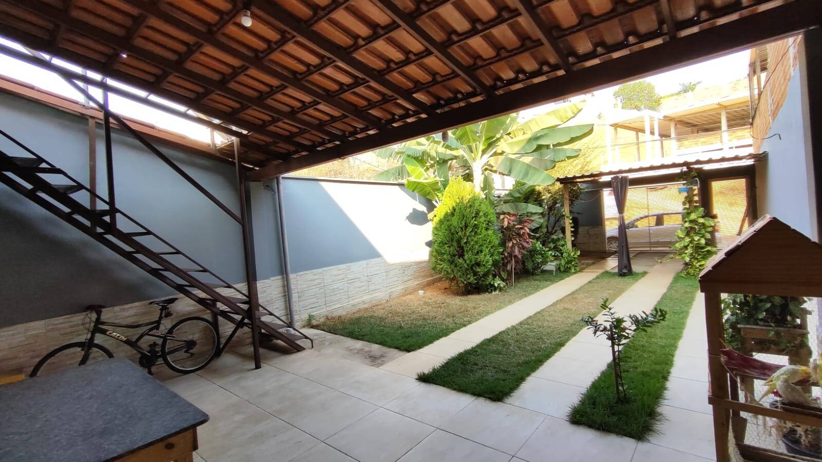 #985 - Casa para Venda em Santana do Paraíso - MG