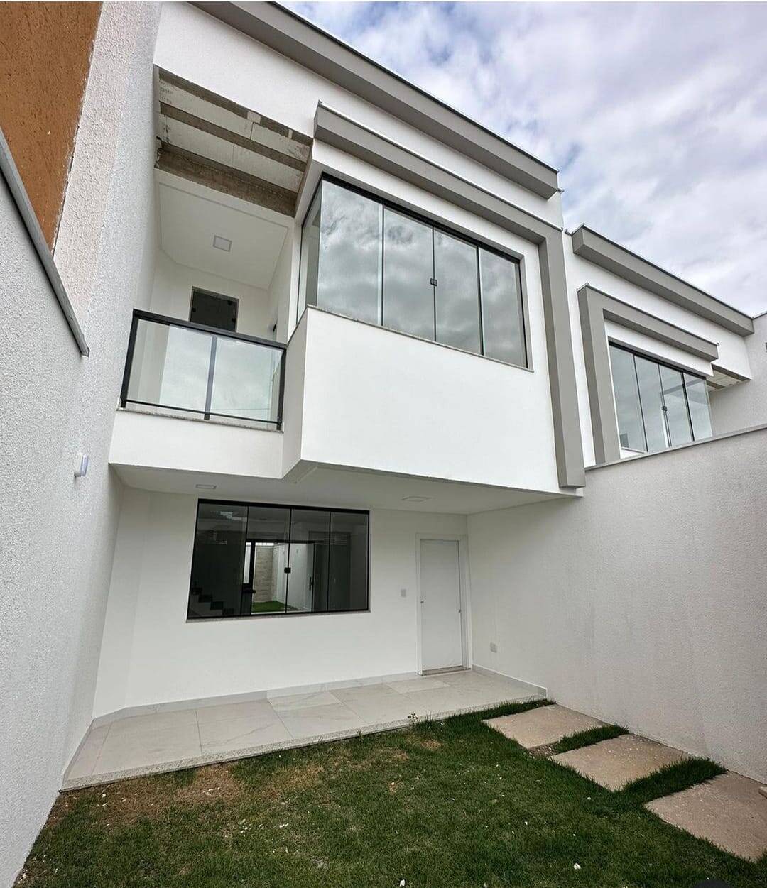 #1018 - Casa para Venda em Santana do Paraíso - MG