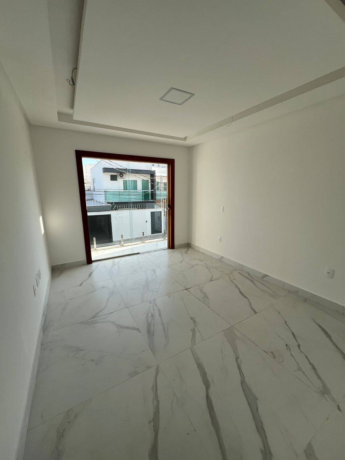 #1077 - Casa para Venda em Santana do Paraíso - MG