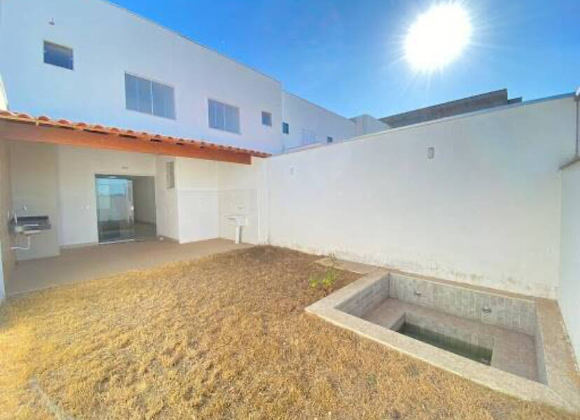 #1301 - Casa para Venda em Santana do Paraíso - MG