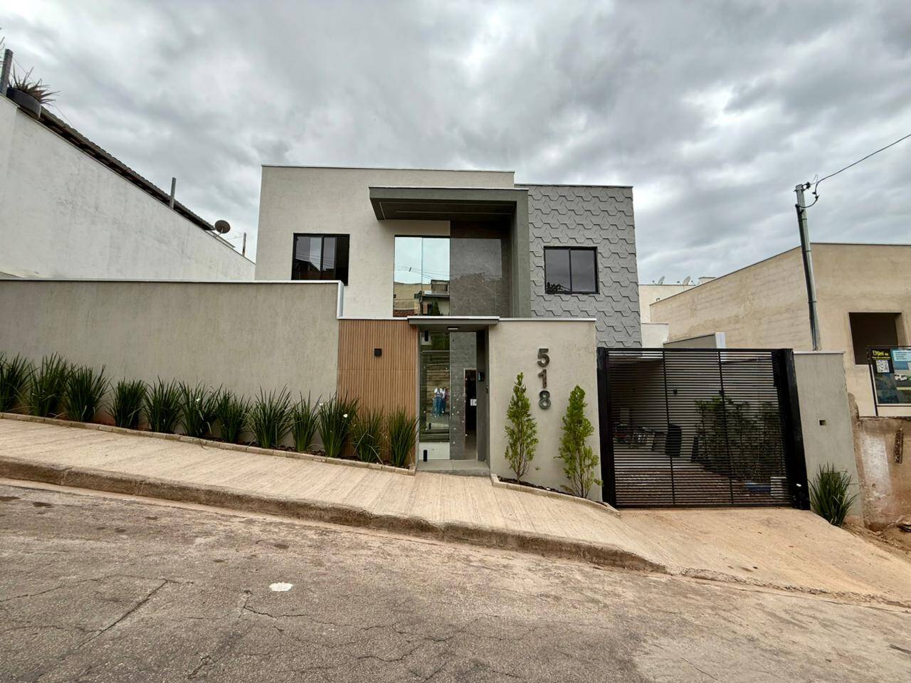 #1162 - Casa para Venda em Santana do Paraíso - MG