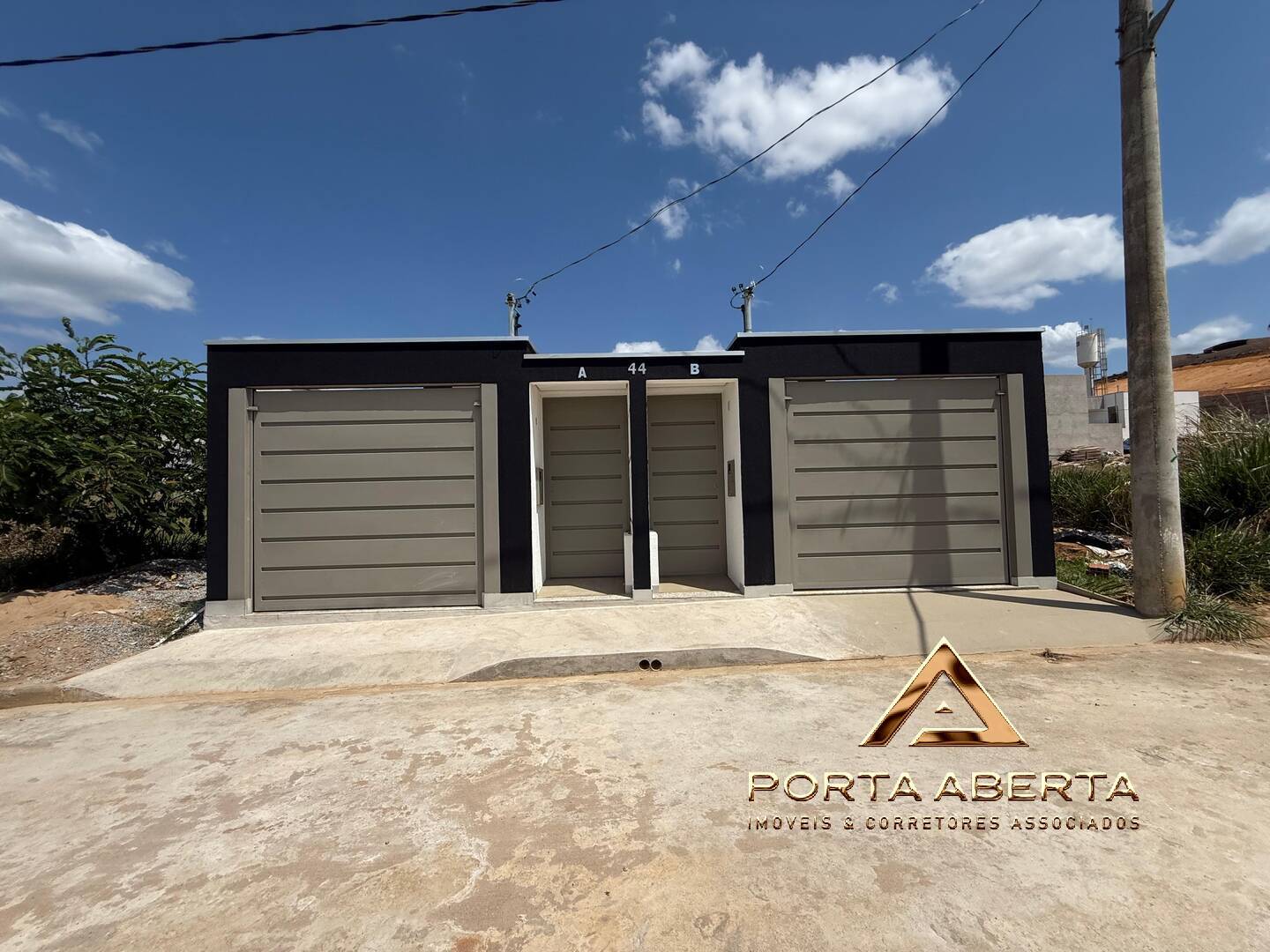 #1587 - Casa para Venda em Santana do Paraíso - MG