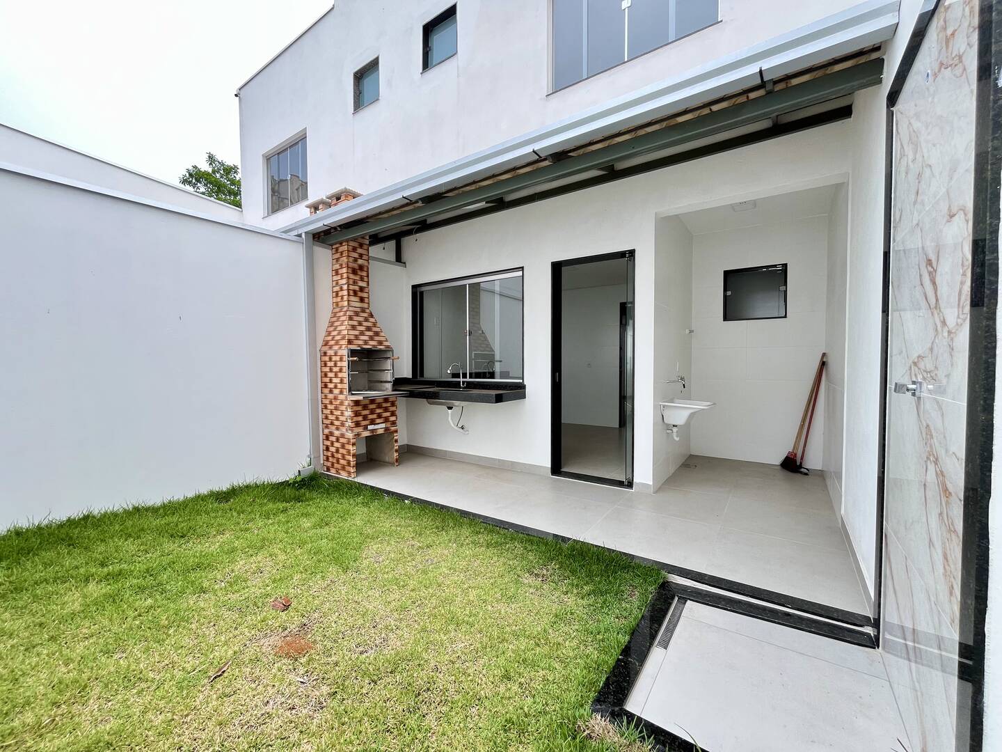 #1595 - Casa para Venda em Santana do Paraíso - MG