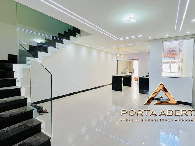 #1600 - Casa para Venda em Santana do Paraíso - MG - 1