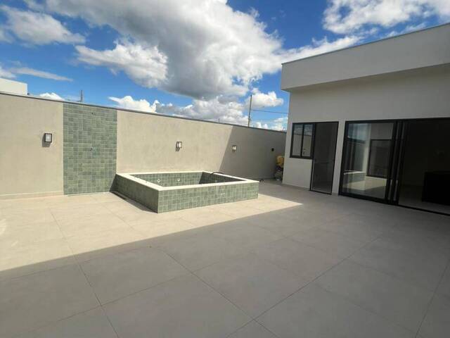 #1756 - Casa para Venda em Caratinga - MG - 2