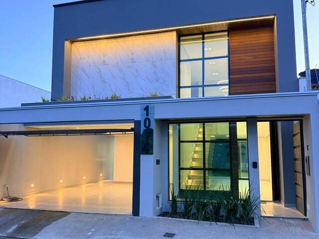 #1764 - Casa para Venda em Santana do Paraíso - MG - 1