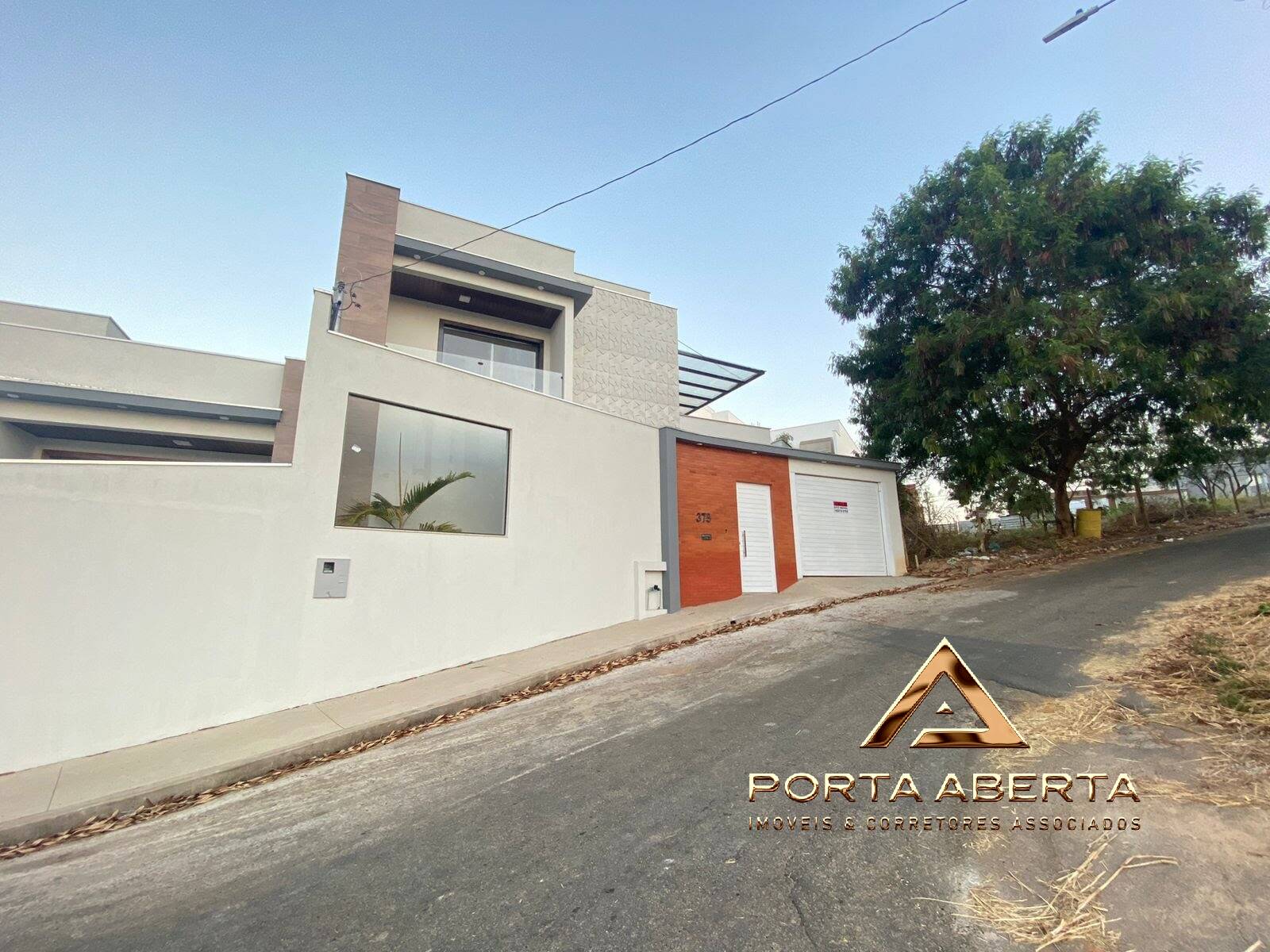 Casa, 3 quartos, 180 m² - Foto 1