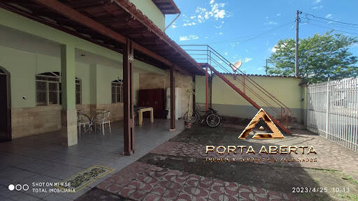 Casa à venda com 4 quartos, 159m² - Foto 2