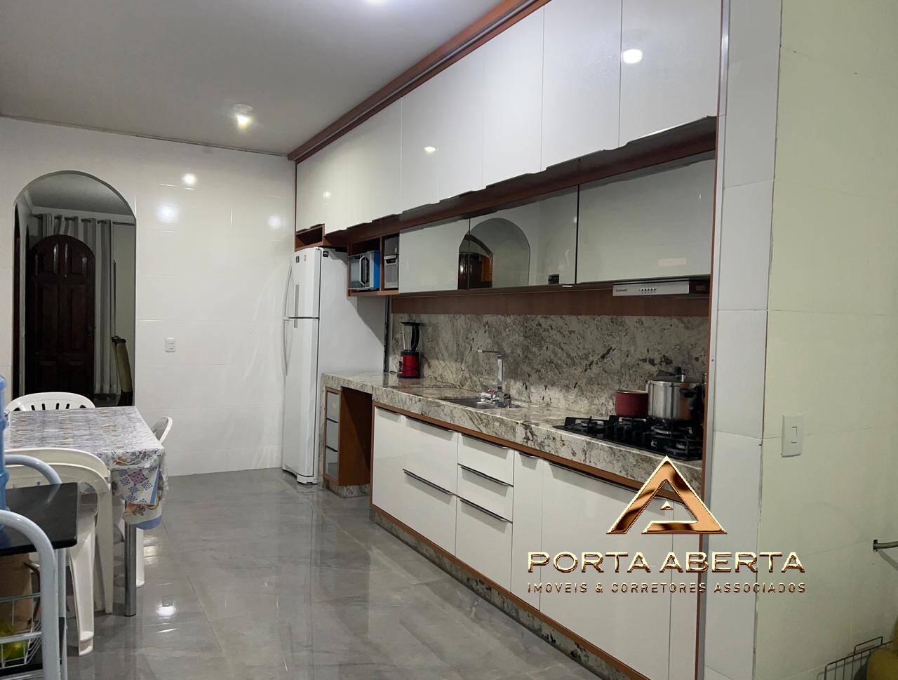 Casa à venda com 4 quartos, 140m² - Foto 7