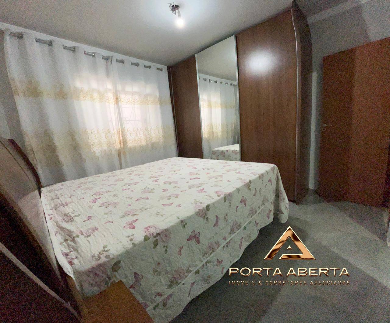 Casa à venda com 4 quartos, 140m² - Foto 11