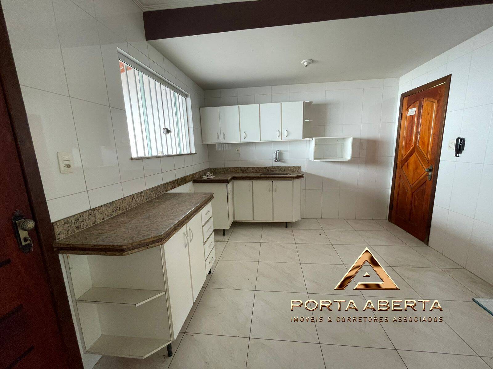 Casa à venda com 3 quartos, 200m² - Foto 8