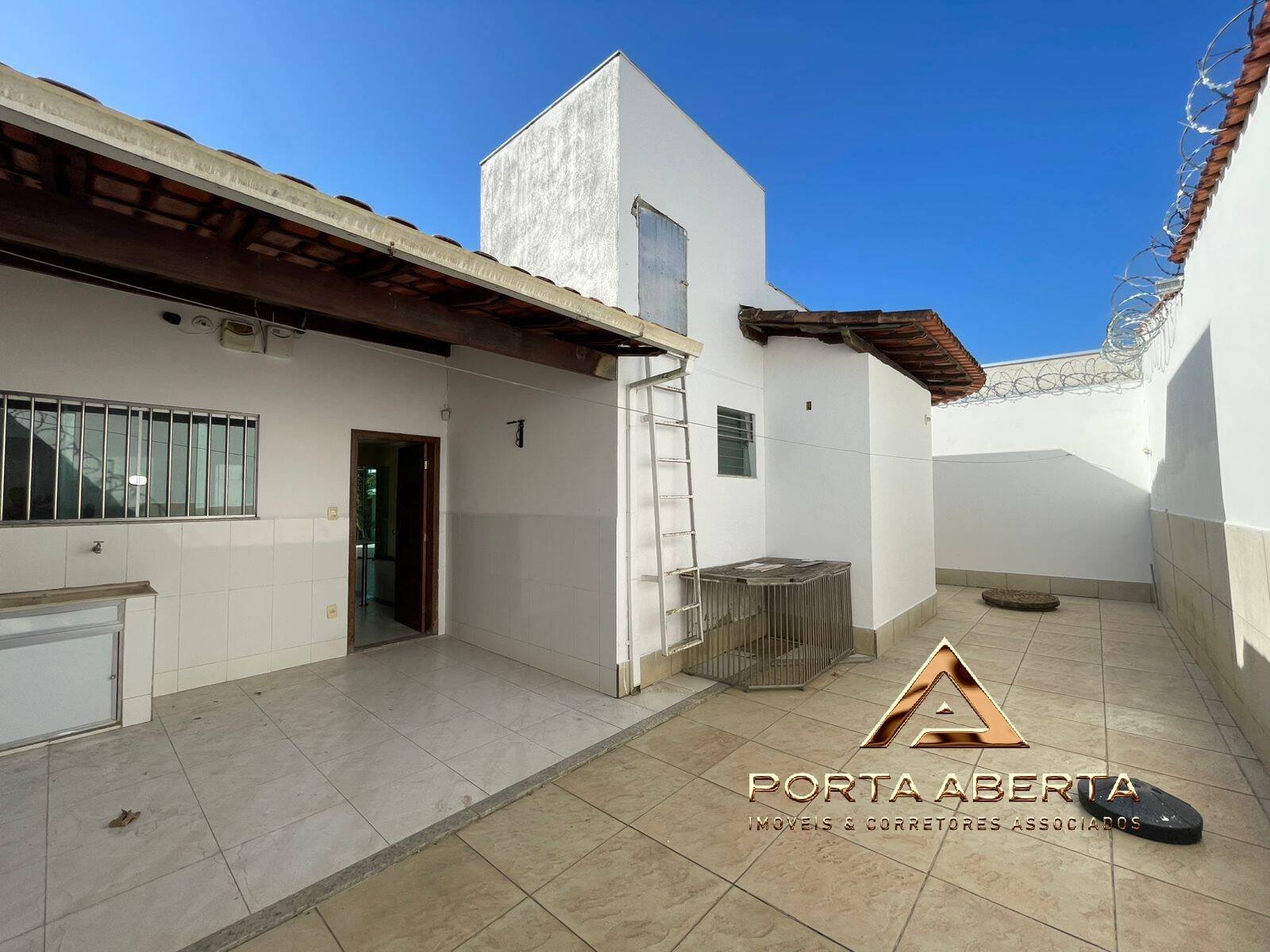 Casa à venda com 3 quartos, 200m² - Foto 10