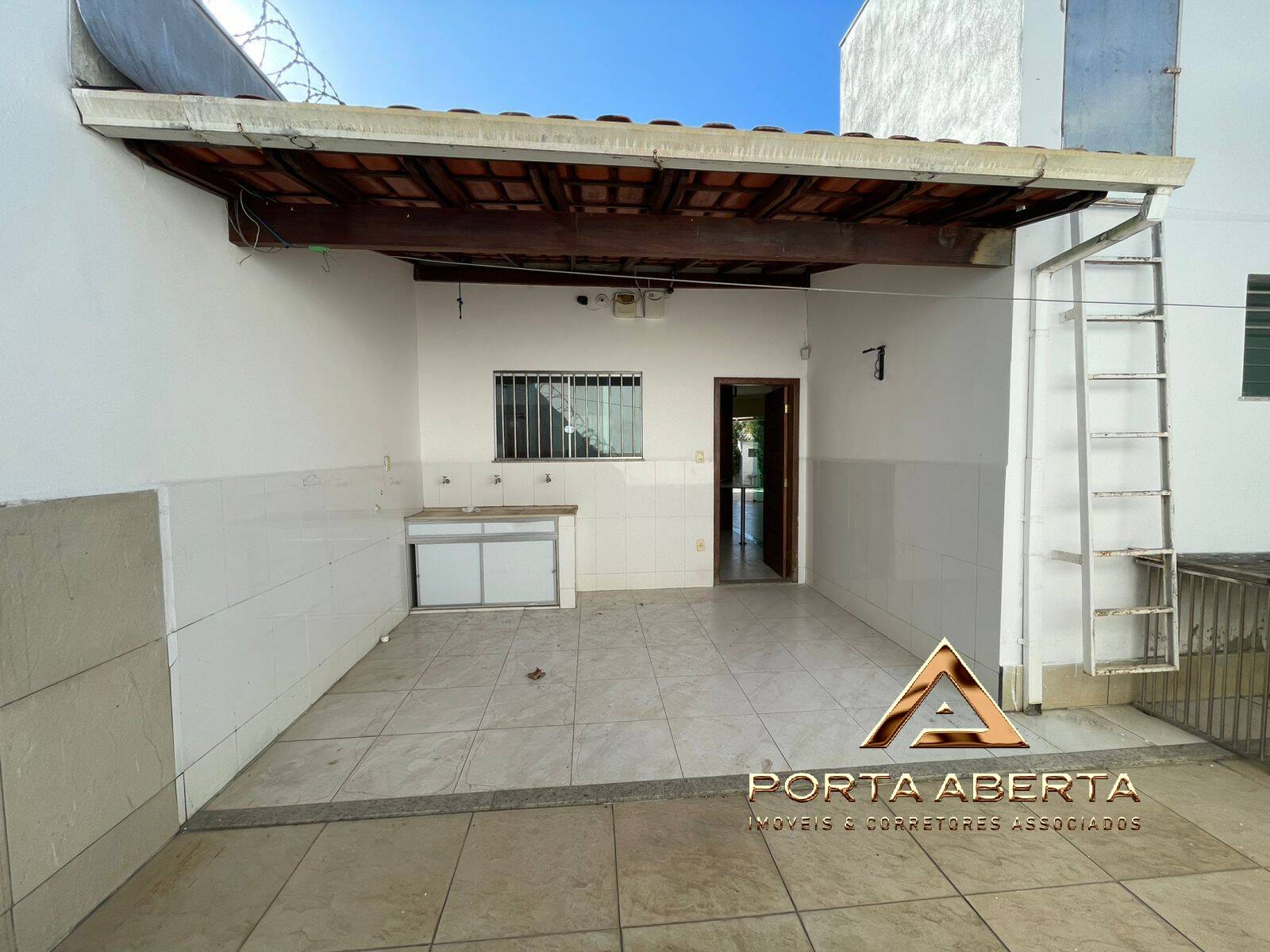 Casa à venda com 3 quartos, 200m² - Foto 12