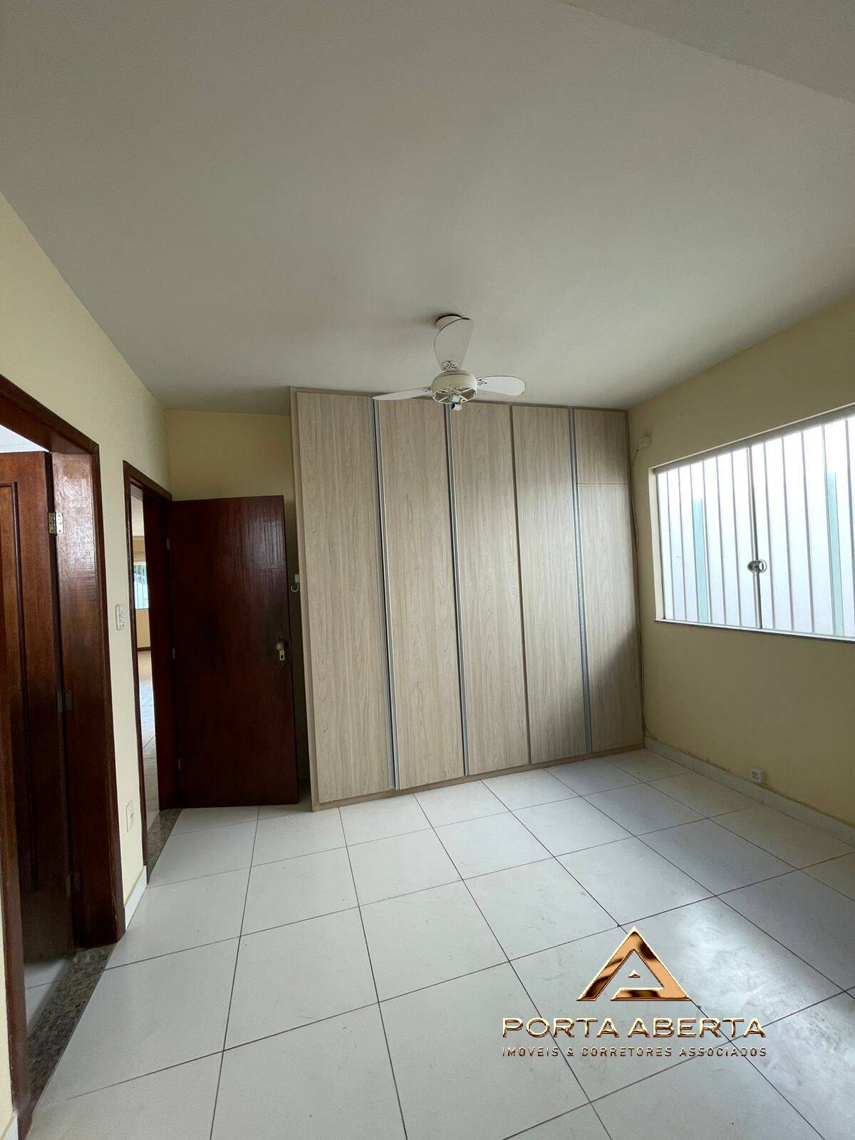 Casa à venda com 3 quartos, 200m² - Foto 17