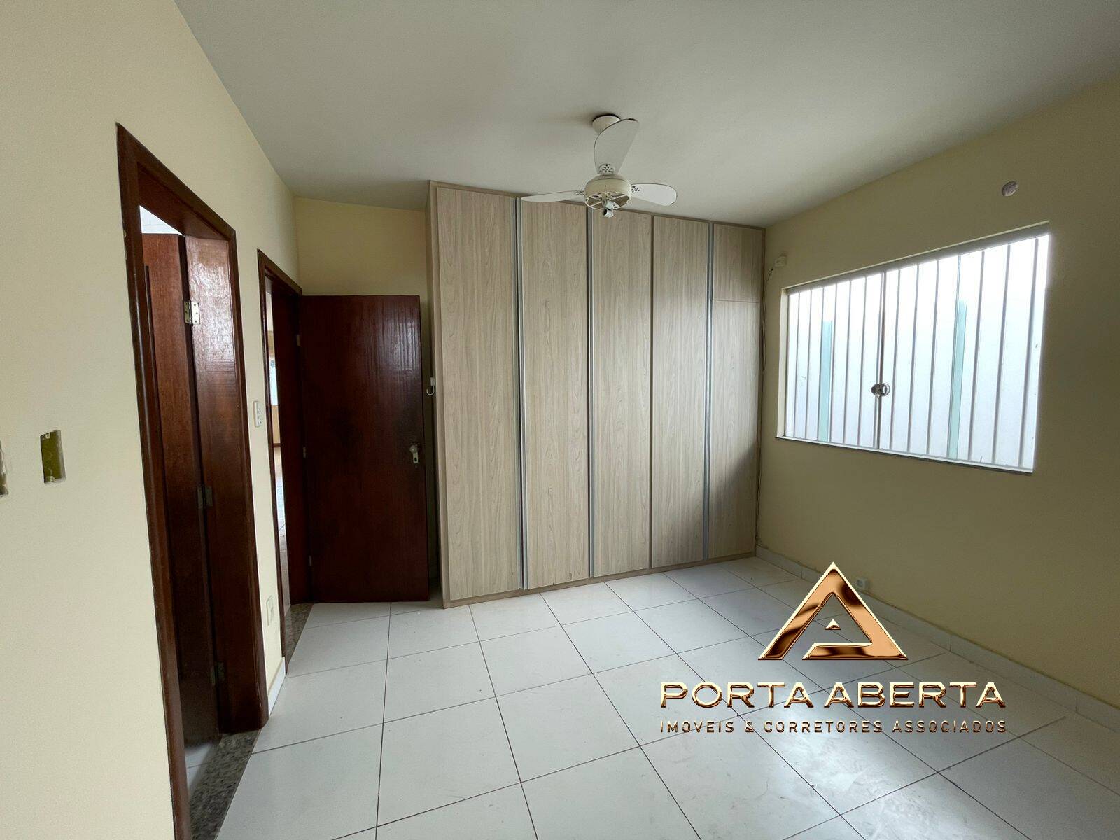 Casa à venda com 3 quartos, 200m² - Foto 18
