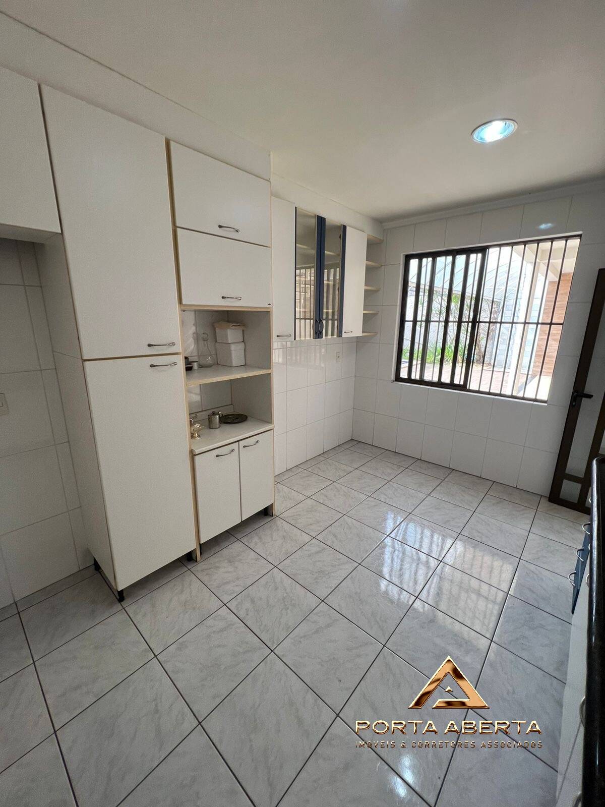 Casa à venda com 3 quartos, 300m² - Foto 7