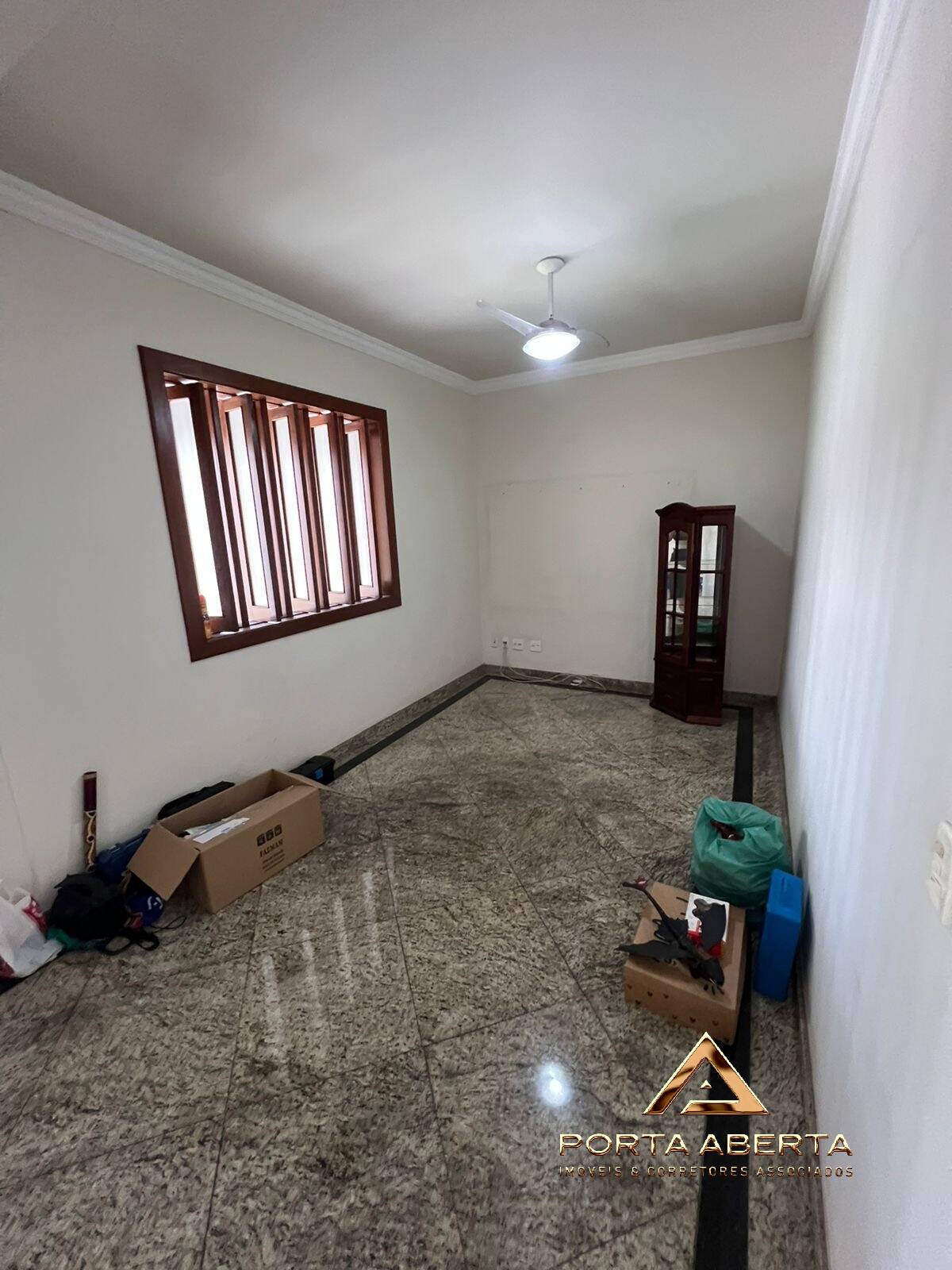Casa à venda com 3 quartos, 300m² - Foto 16