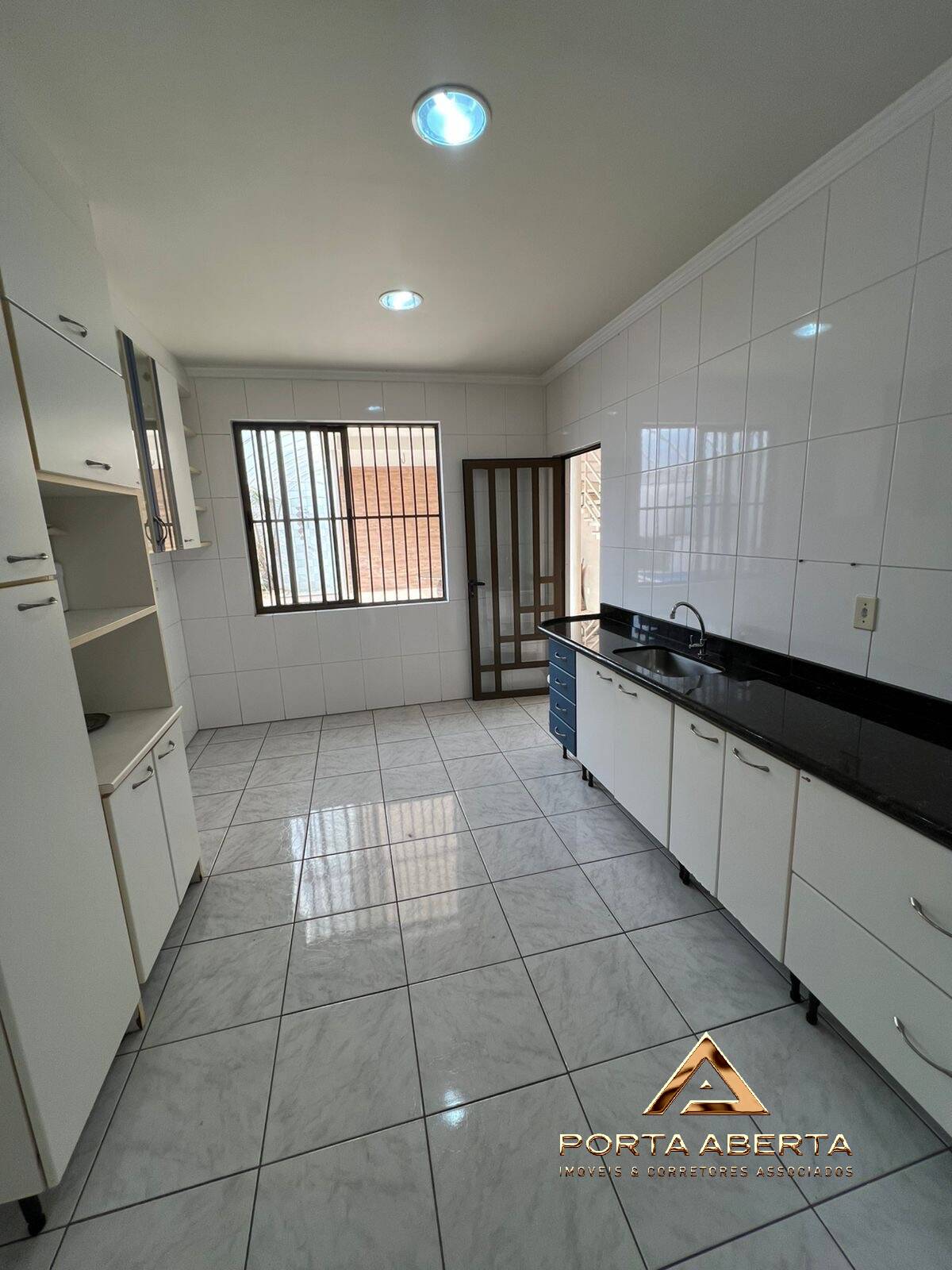 Casa à venda com 3 quartos, 300m² - Foto 18