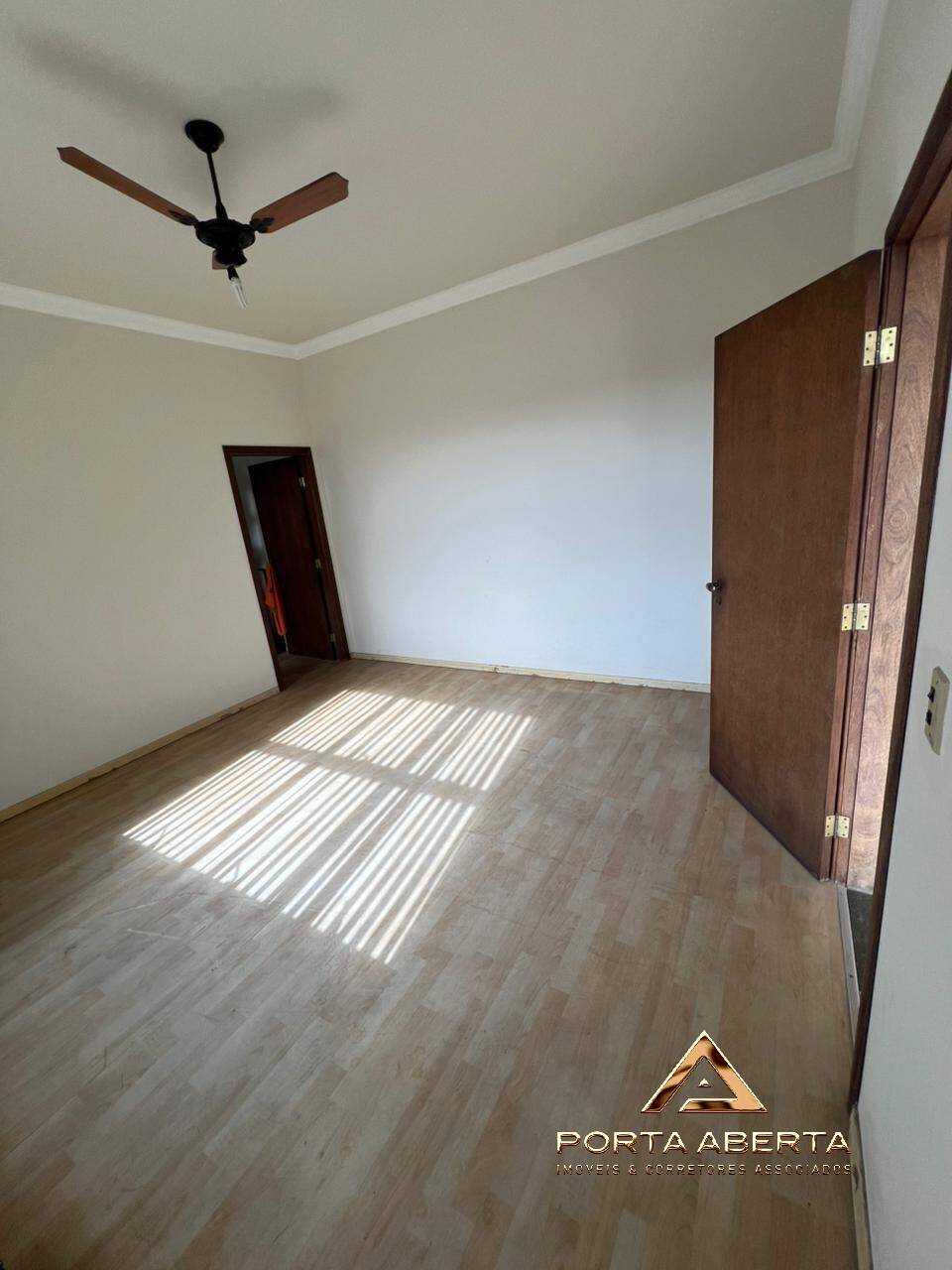 Casa à venda com 3 quartos, 300m² - Foto 22