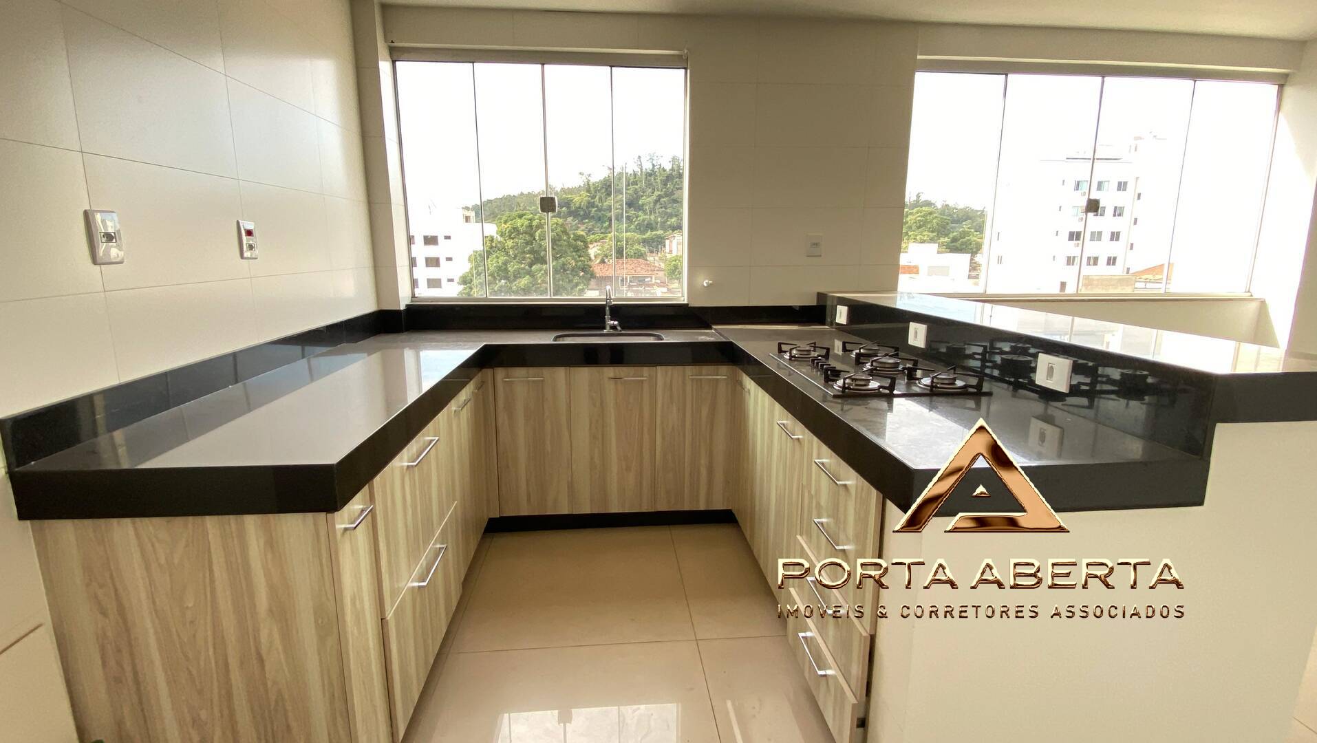 Cobertura à venda com 3 quartos, 220m² - Foto 4