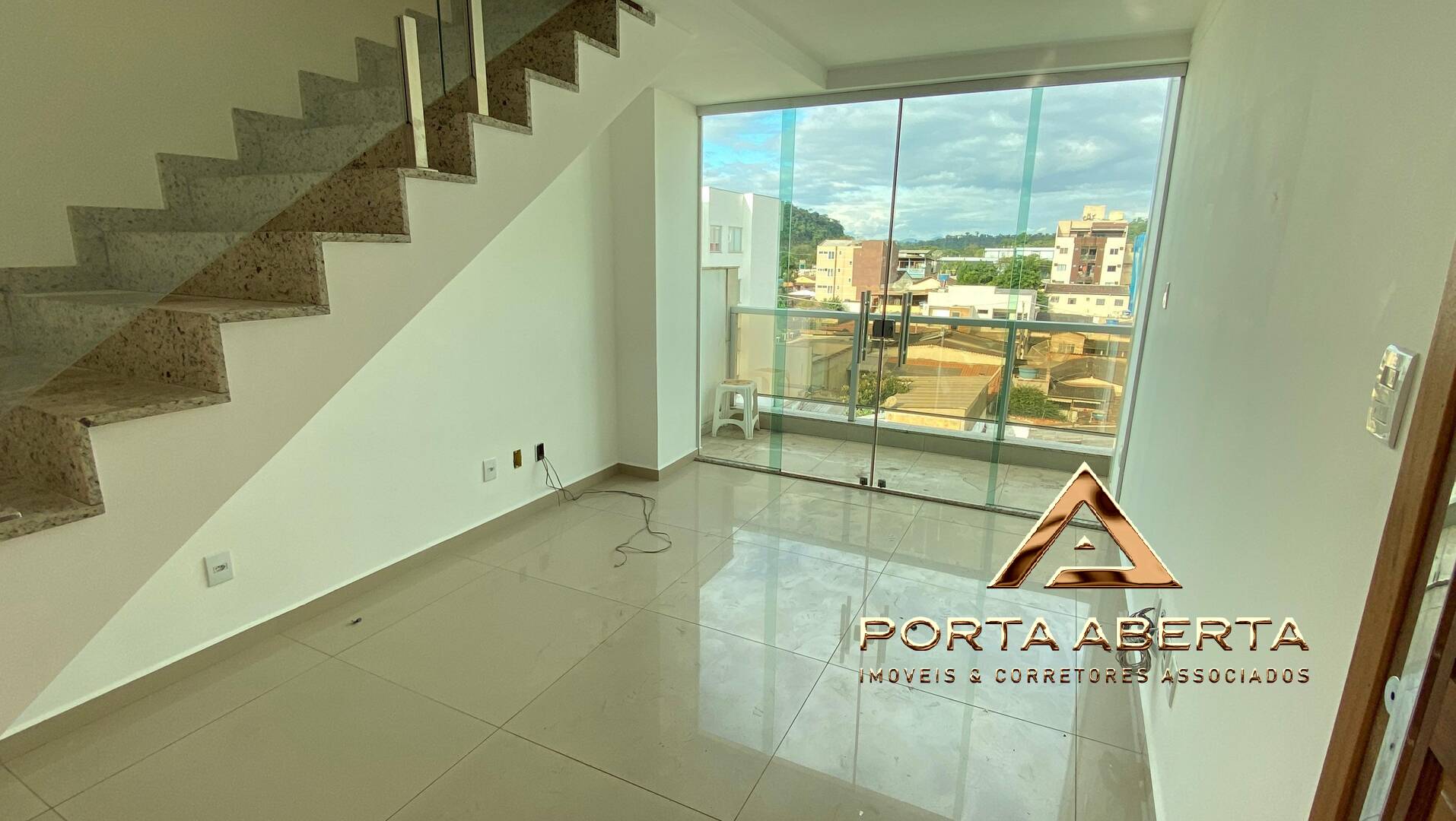 Cobertura à venda com 3 quartos, 220m² - Foto 2