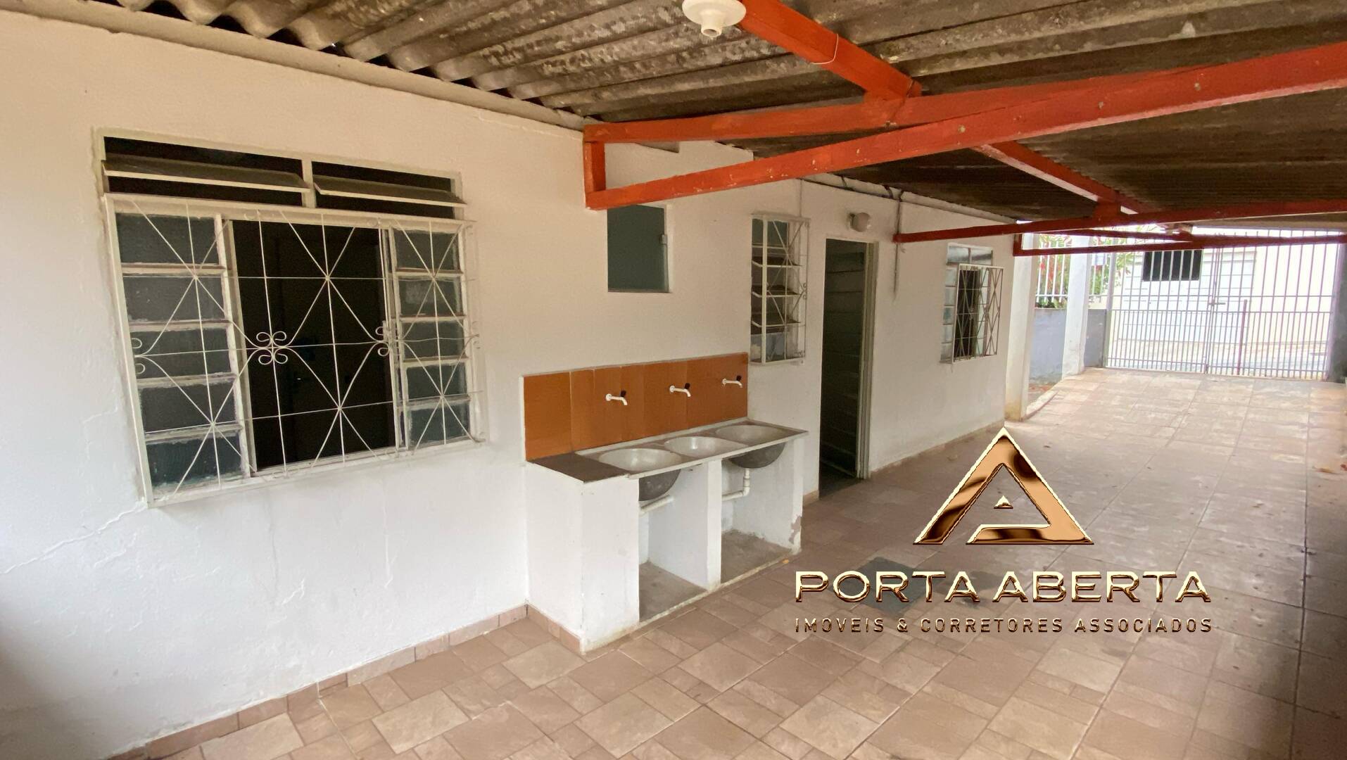 Casa à venda com 3 quartos, 342m² - Foto 2