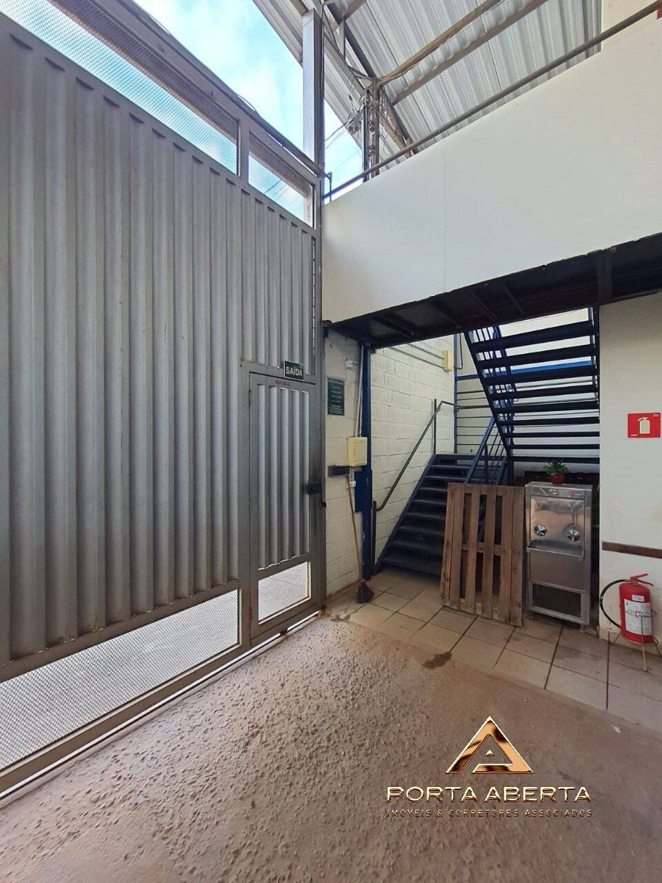 Depósito-Galpão-Armazém à venda, 250m² - Foto 9