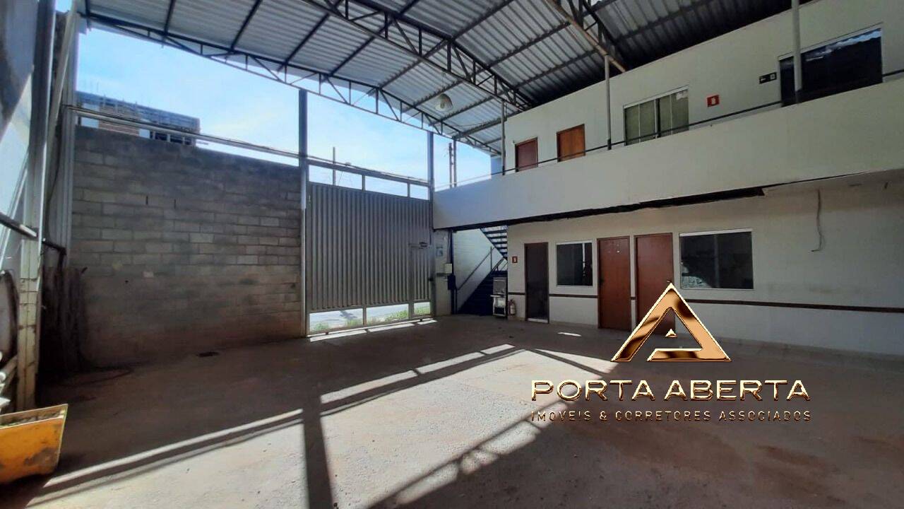 Depósito-Galpão-Armazém à venda, 250m² - Foto 1