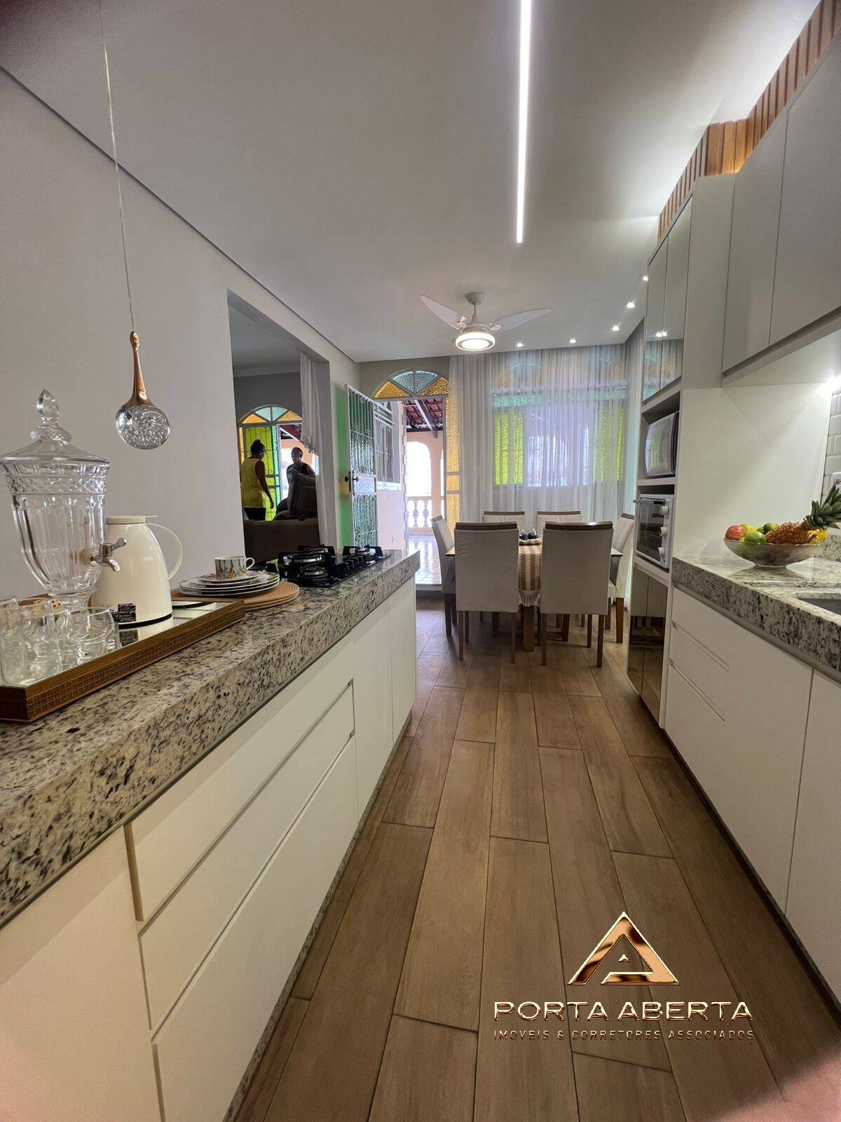 Casa, 3 quartos, 212 m² - Foto 1