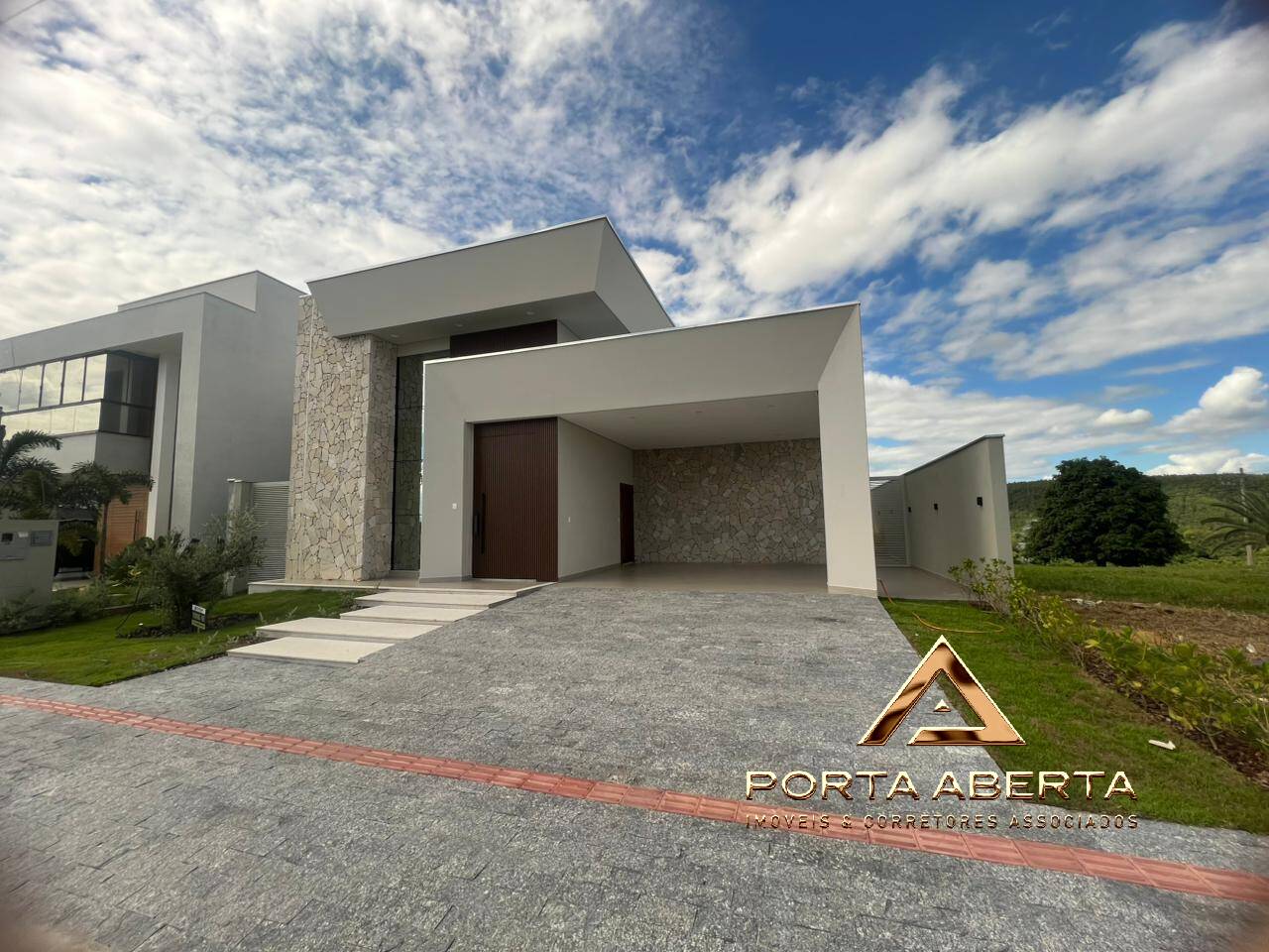 Casa, 3 quartos, 243 m² - Foto 1