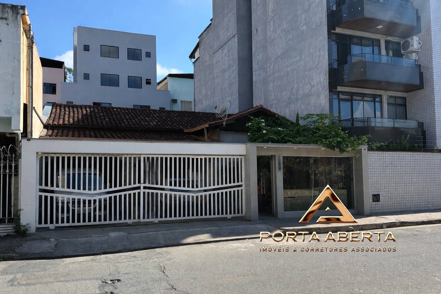 Casa, 3 quartos, 240 m² - Foto 1